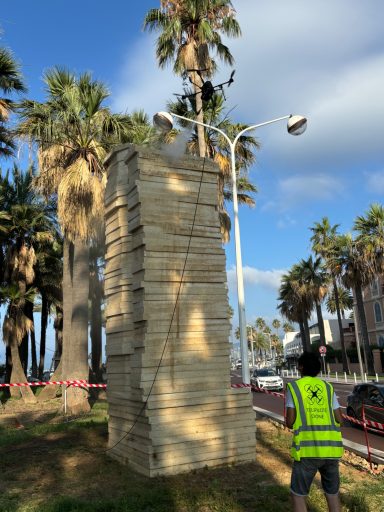 Statue « Aliotta Zooo » pendant l'intervention de nettoyage par South Drone Cleaning
